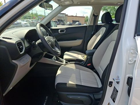 New 2026 Hyundai Venue SEL FWD image 7