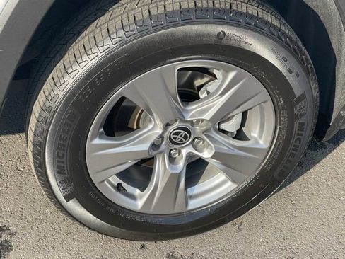 Used 2024 Toyota RAV4 XLE w/ Convenience Package image 24