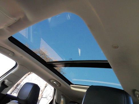 Used 2017 Cadillac XT5 Luxury w/ Driver Awareness Package image 32