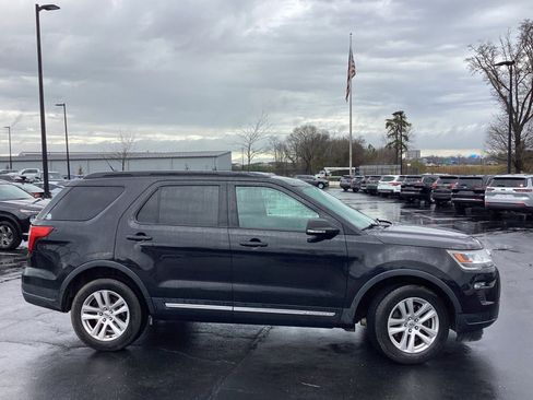 Used 2019 Ford Explorer XLT w/ Equipment Group 201A image 6