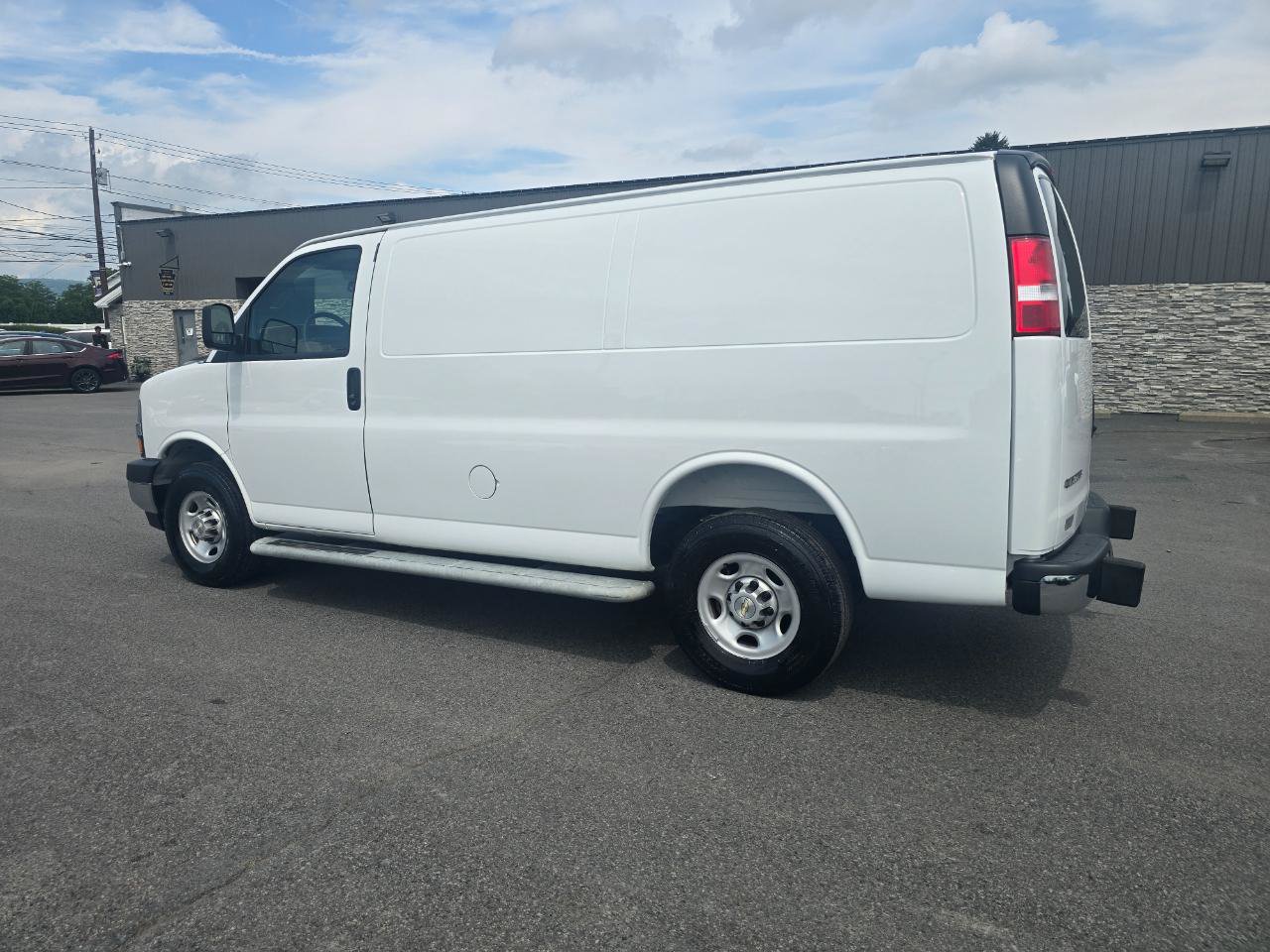 Used 2025 Chevrolet Express 2500 w/ Driver Convenience Package RWD image 4