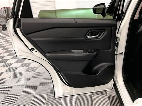 New 2025 Nissan Rogue SL w/ Tech Package AWD/4WD image 31