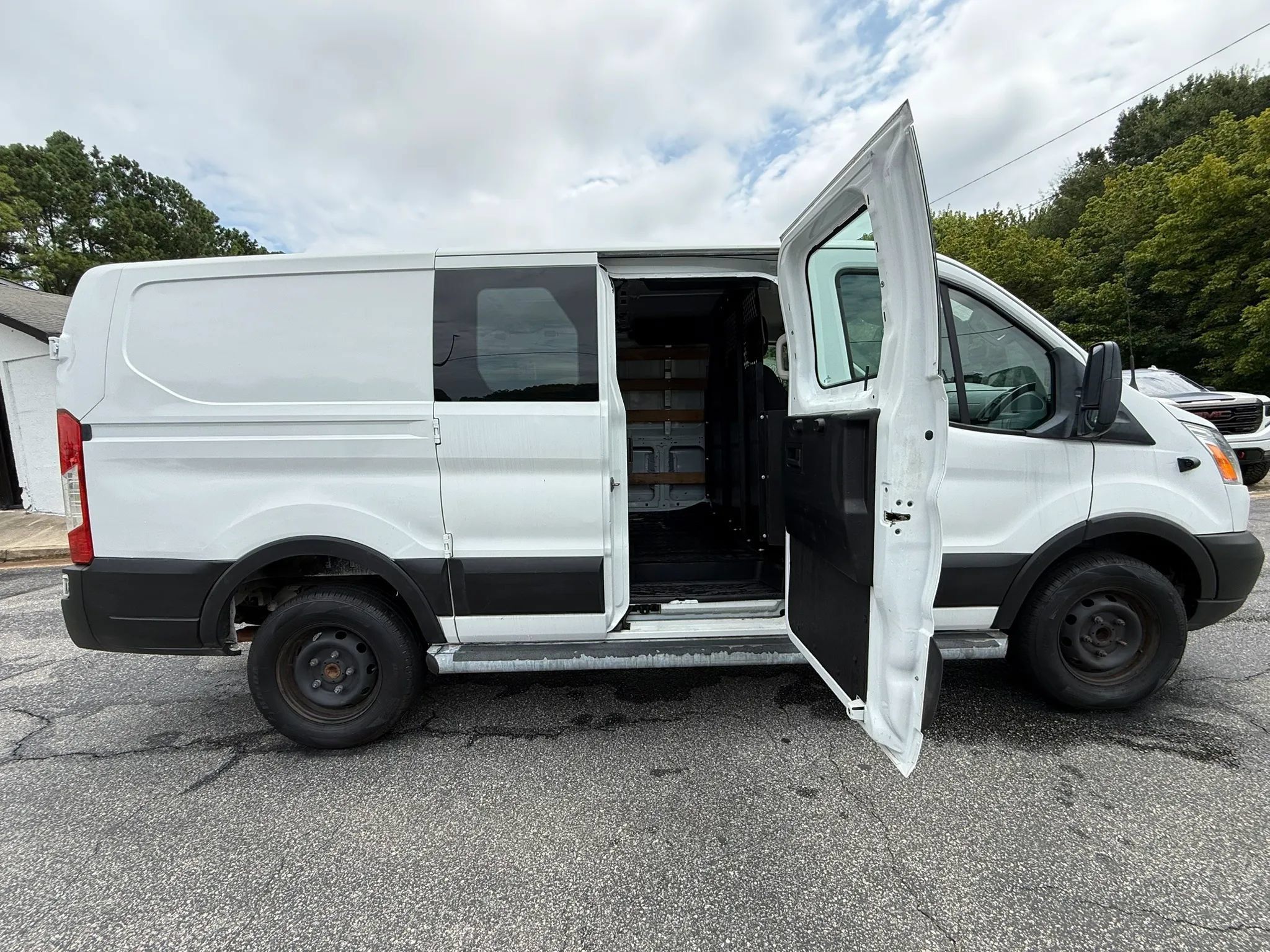 Used 2019 Ford Transit 250 130 Low Roof w/ Exterior Upgrade Package RWD image 14
