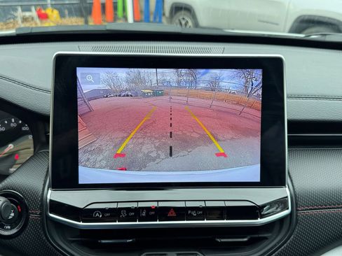 Used 2025 Jeep Compass Trailhawk image 18