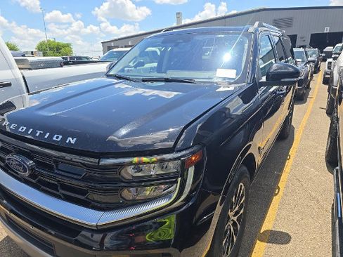 Used 2025 Ford Expedition Max Platinum AWD/4WD image 3
