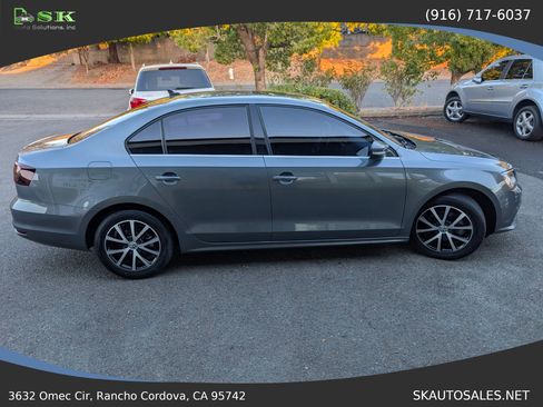 Used 2017 Volkswagen Jetta SE FWD image 6