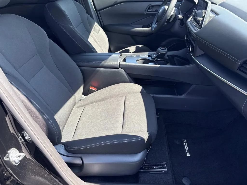Used 2025 Nissan Rogue S FWD image 23