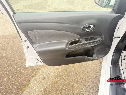 Used 2016 Nissan Versa SV image 23