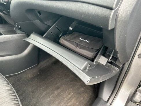 Used 2017 Nissan Rogue S FWD image 40