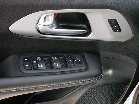 Used 2023 Chrysler Pacifica Limited w/ S Appearance Package image 19