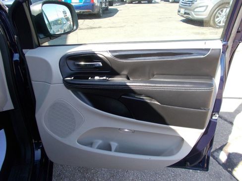 Used 2017 Dodge Grand Caravan SXT image 15