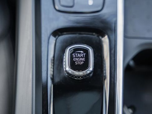 Certified 2022 Volvo XC60 B5 Momentum w/ Climate Package image 24