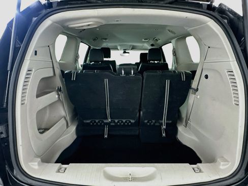 Used 2024 Chrysler Pacifica Touring-L FWD image 30