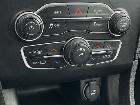 Used 2022 Dodge Charger SXT image 31