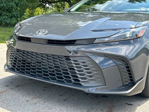 Used 2025 Toyota Camry SE w/ Convenience Package FWD image 9