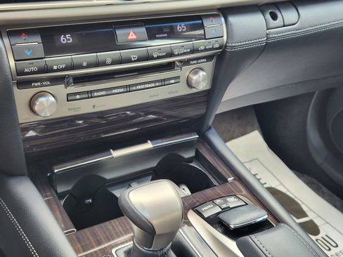 Used 2013 Lexus LS 460 Luxury image 19