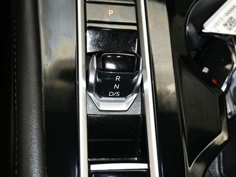 Used 2025 Volkswagen Atlas SE FWD image 28