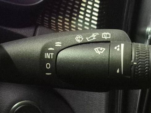 Used 2022 Volvo XC40 T5 R-Design w/ Advanced Package AWD/4WD image 13