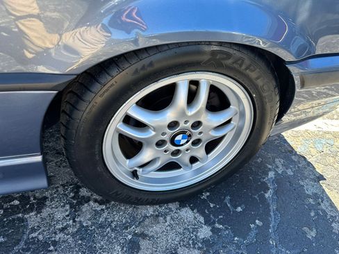 Used 1999 BMW 323i Convertible image 9