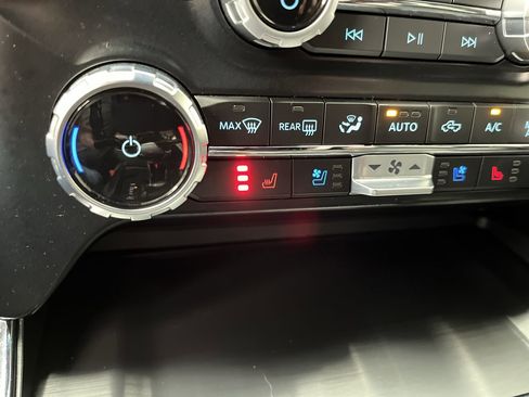 Used 2023 Ford F150 Lariat w/ Max Trailer Tow Package image 27