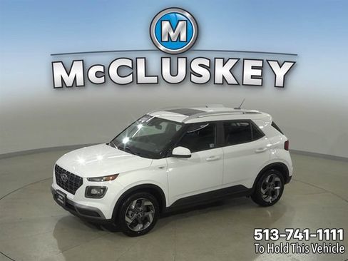 Used 2025 Hyundai Venue SEL FWD image 1