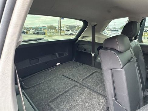 Used 2022 Volkswagen Tiguan SE w/ Panoramic Sunroof Package image 11