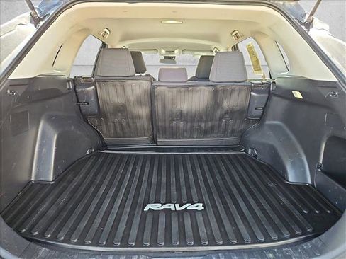 Used 2022 Toyota RAV4 LE FWD image 6