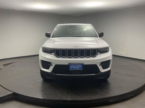 Used 2025 Jeep Grand Cherokee Laredo X w/ Luxury Tech Group I AWD/4WD image 2