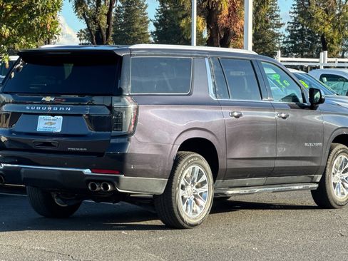 Used 2025 Chevrolet Suburban Premier image 5