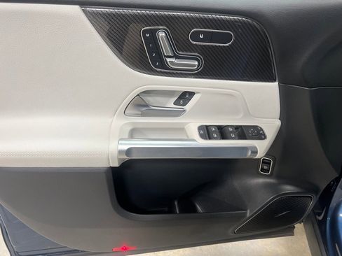 Used 2023 Mercedes-Benz GLB 35 AMG 4MATIC image 18