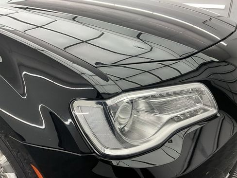 Used 2016 Chrysler 300 C image 28