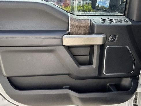 Used 2017 Ford F350 Lariat w/ Chrome Package image 40