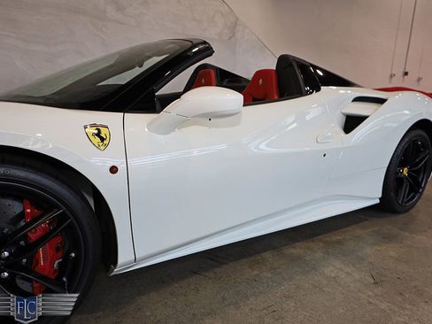Used 2018 Ferrari 488 Spider RWD image 9