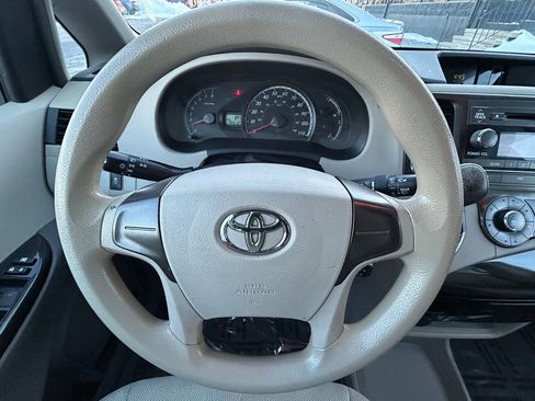 Used 2012 Toyota Sienna image 20