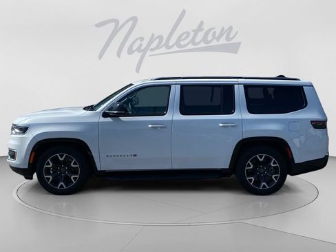 Used 2024 Jeep Wagoneer Series III AWD/4WD image 2