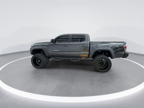 Used 2020 Toyota Tacoma TRD Sport AWD/4WD image 5