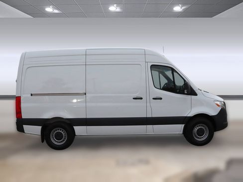 Used 2025 Mercedes-Benz Sprinter 2500 image 8