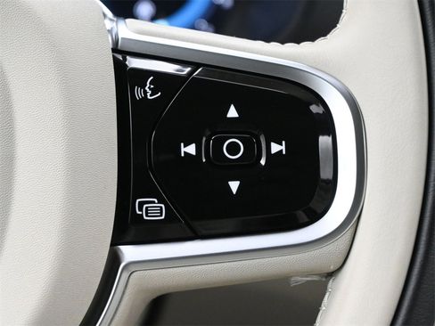 Used 2025 Volvo XC60 B5 Ultra w/ Protection Package Premier image 8