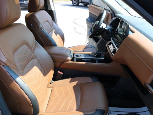Used 2025 Nissan Pathfinder Platinum AWD/4WD image 30