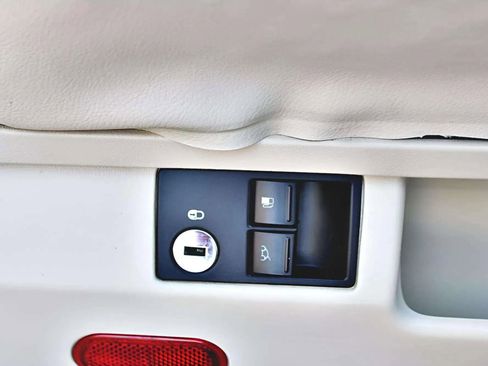 Used 2007 Volkswagen Beetle 2.5 Convertible 2D image 9