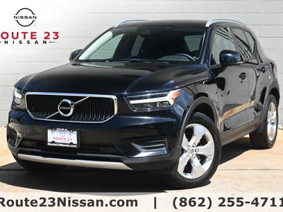 Used 2022 Volvo XC40 T4 Momentum