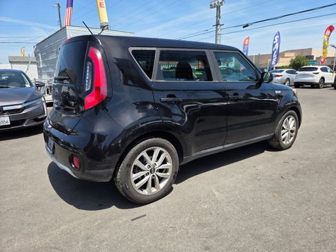 Used 2018 Kia Soul + FWD image 3