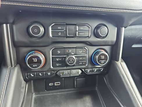 Used 2023 Chevrolet Suburban Premier image 21