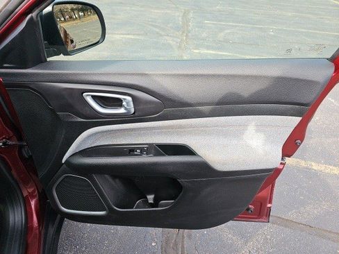 Used 2022 Jeep Compass Latitude image 15