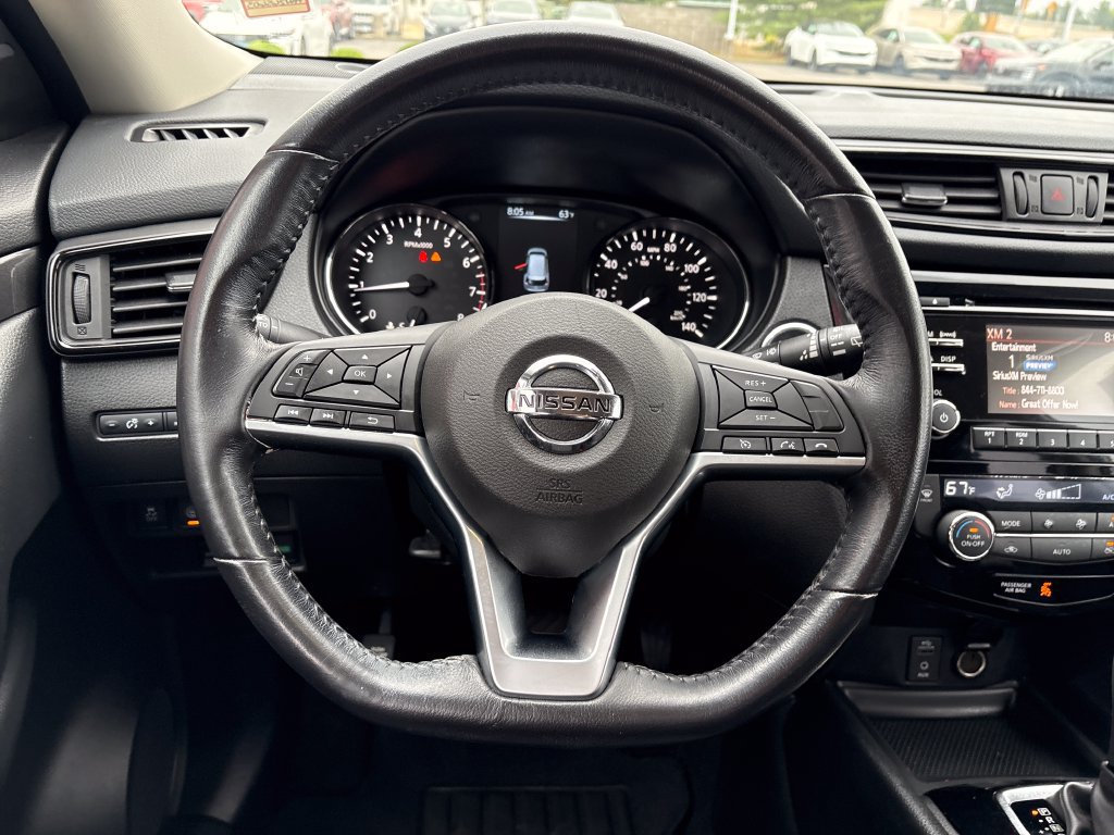 Used 2017 Nissan Rogue SV AWD/4WD image 14