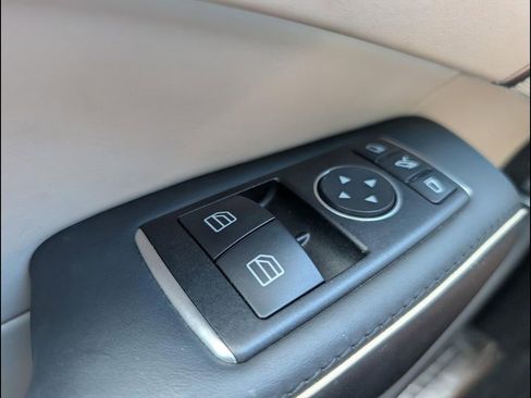 Used 2017 Mercedes-Benz SL 550 image 10