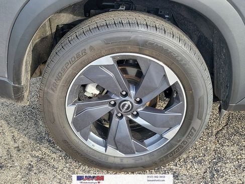 Used 2025 Nissan Rogue SV image 5