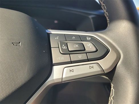 Used 2024 Volkswagen Taos SE image 27