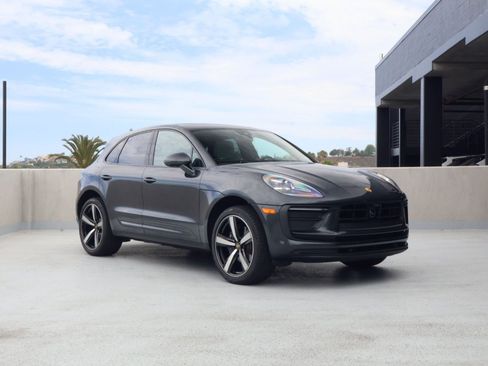 Certified 2026 Porsche Macan AWD/4WD image 7