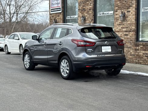 Used 2021 Nissan Rogue Sport SV image 3